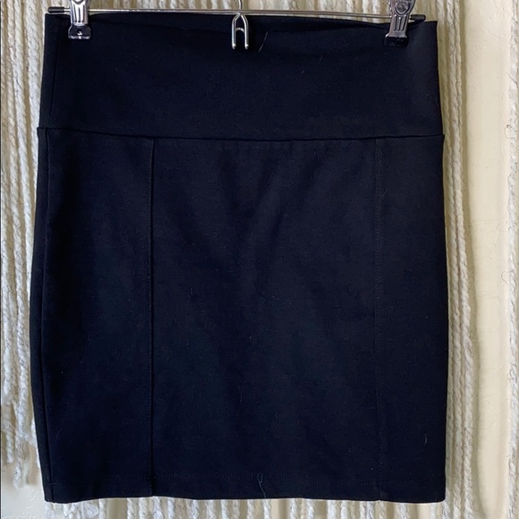 🔴5/$25🔴 mini skirt - Picture 2 of 5